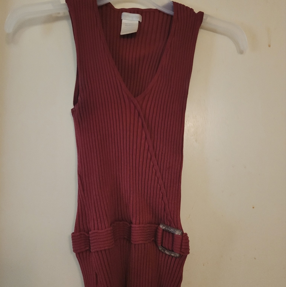 Worthington sleeveless ribbed sweater, size medium, deep red/maroon color